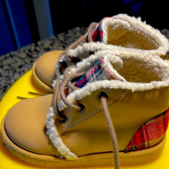 Gap baby boots/ shoes . Very soft and warm woolen inside . Perfect go winter. - Picture 3 of 5